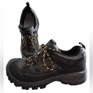 Mens Keen size 10 hiking shoes NWOB